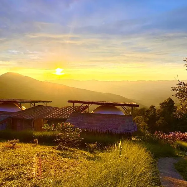 Phuchifa Sky Camp ร้อยรักภูชี้ฟ้า، فندق في Ban Seng Choi