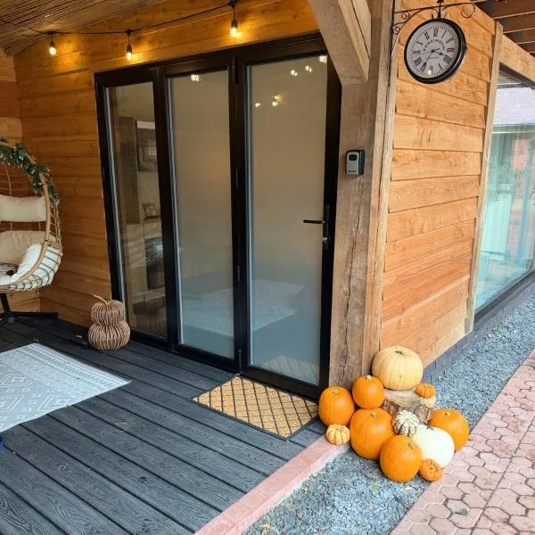 Luxury Courtyard Studio in Llangollen, hotel in Llangollen