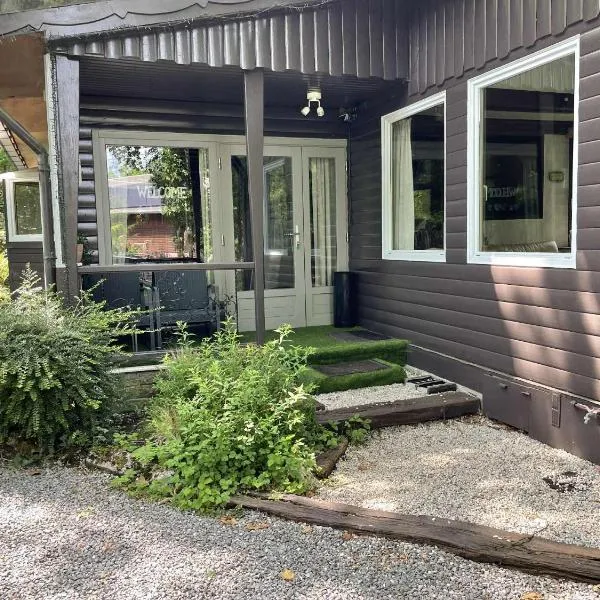 Chalet Siesta 3 chambres avec visite virtuelle disponible à la demande, hotel v destinaci Durbuy