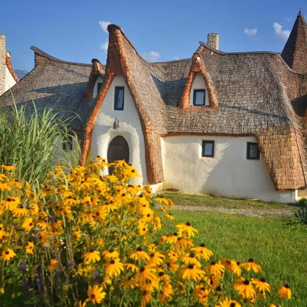 Castelul de Lut - Eco Boutique Guesthouse, hotel v destinaci Porumbacu de Sus