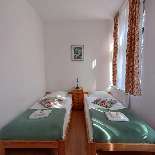 Dworek pod świerkami, viešbutis Jelenia Guroje