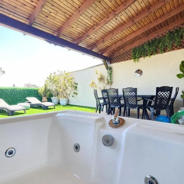 Near Beach, Family Penthouse, hotel i Qiryat Yam