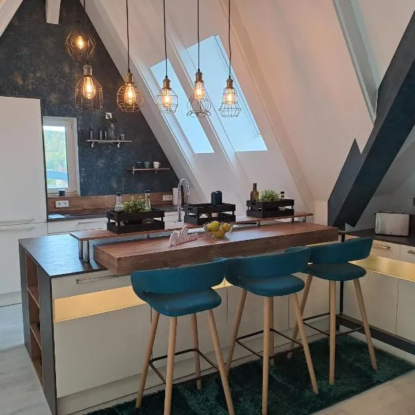 DESIGN-LOFT Brockenblick -Netflix-Smart TV-WLAN-Wallbox-Kaffeevollautomat-Balkon- Panoramaaussicht-Getränke-Pizza-Snacks, hotel in Wernigerode