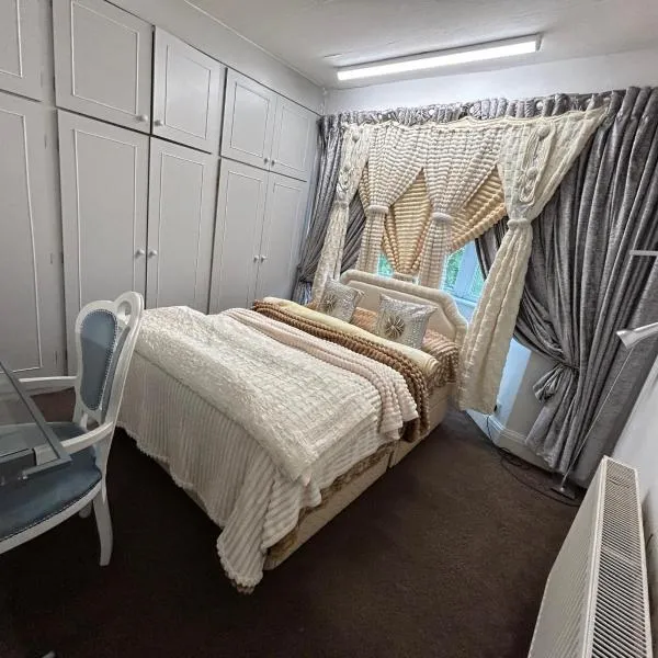 144 Warwick Ave, hotel in Derby