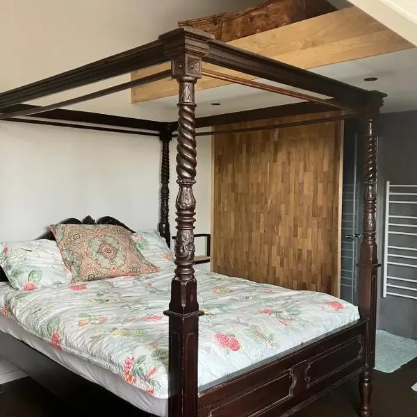 De Logeerkamer, hotel in Udenhout