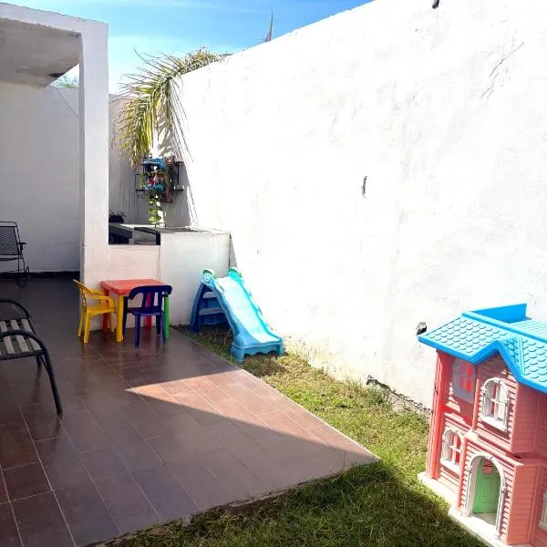 Casa completa y equipada 4 habitaciones 6 camas asador y juguetes para niños A 10 minutos de parques industriales, clínicas 71 y 16 del IMSS y del ISSSTE juegos Arcade, hotel en Torreón