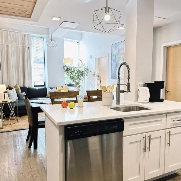 Spacious 3BR Family Stay in Downtown Providence, Near Brown and PPAC, hotel en Providence