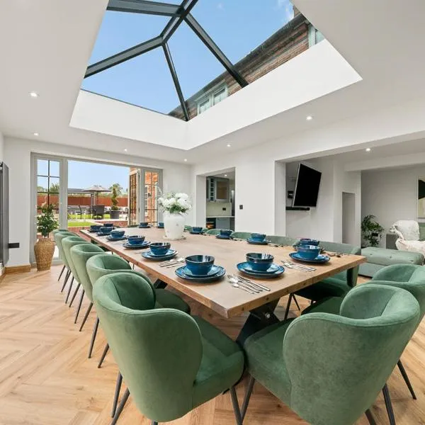 4BR luxury Cottage, Hot Tubs, Hoar Cross, Staffordshire, готель у місті Newborough