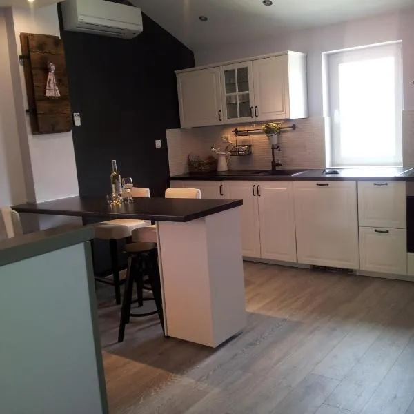 Apartment Diminic Melin, hotel in Cres