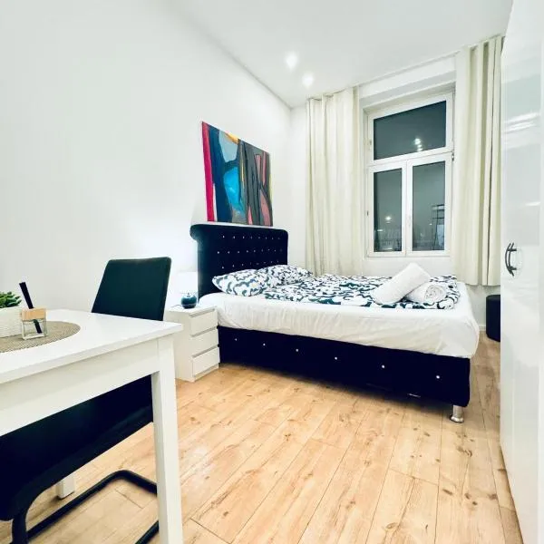 Elegant 5-Bedroom Residence Near Kaufpark Alterlaa, Hotel in Wien
