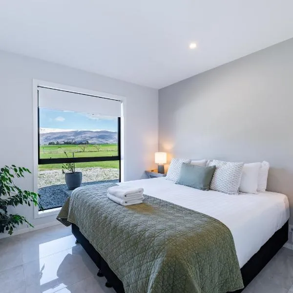 Tarras Serenity Haven - Mountain Views and Calm, hotel en Tarras