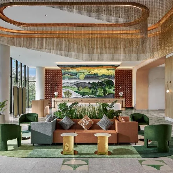 ARTOTEL Living World Kota Wisata, hotel in Babakan Tujuh