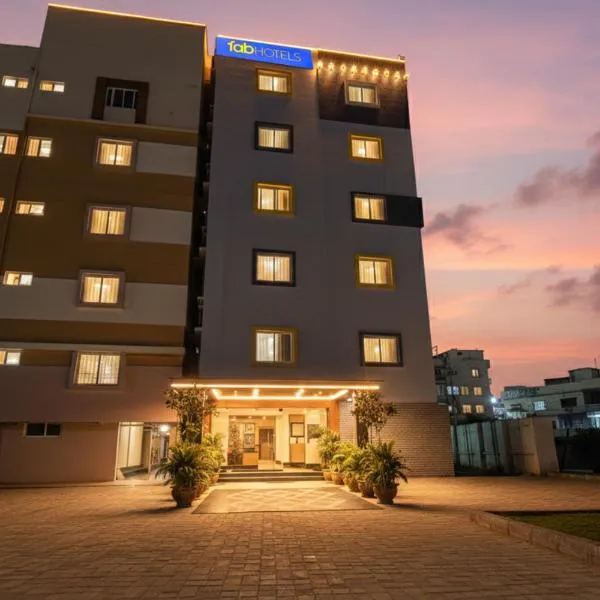 Via Golden Grand Inn - Global Village, hotel en Bangalore