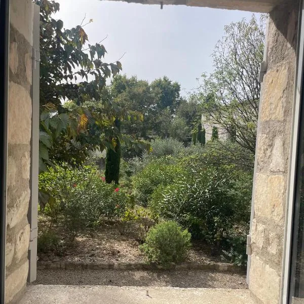 L'appart Thé - Charme apaisant au coeur des Alpilles, hotel in Paradou