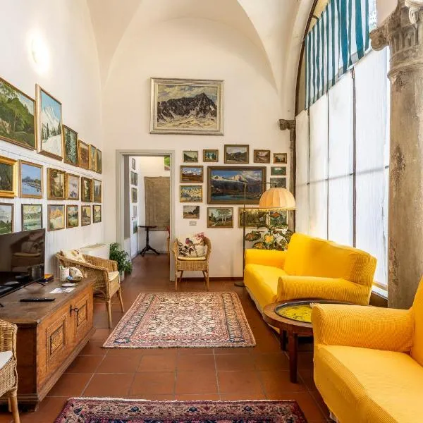 Charm and History in Brescia Center - Dogeshouse, hotel in Brescia