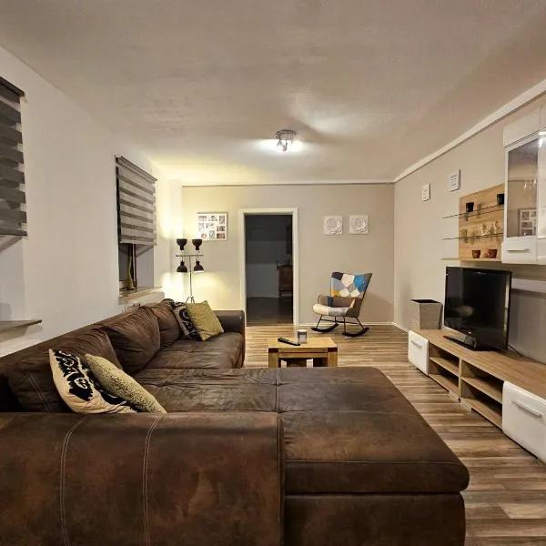 Apartments am Selker Noor - mit Naturpark, privater Terrasse und Bachlauf an der Selker Wassermühle, hotel in Schleswig