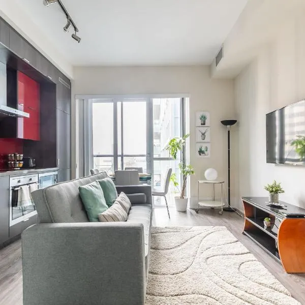 Modern Downtown condo near FIFA World Cup venue, hotel v destinaci Toronto