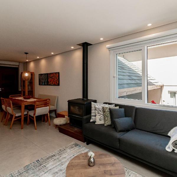 Casa Paris em condomínio até 8 p, excelente