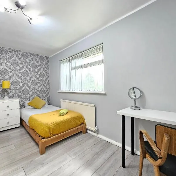 Wetherne House, Beautiful Home, Parking Garden WiFi Self Check-in, hotel in Luton