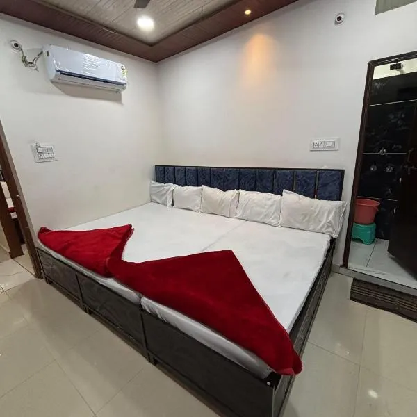 Annapurna Hotel، فندق في اوجاين