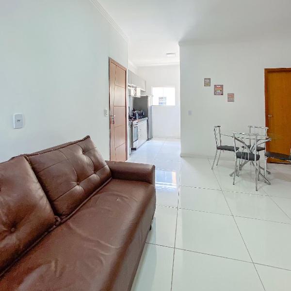 Apto no pavimento superior com 2 quartos (ambos com ar)com vista para o mar e internet privada 300MBPS. a aproximadamente 900m da praia de Taperapuã (Axé Moi), Residencial Vista Bela condomínio com piscina e área gourmet. - Foto 5