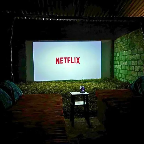 Hammock with Milky Way Views Near Beach - 4 Bedroom Option Has an Outdoor Cinema, hôtel à Pingwe