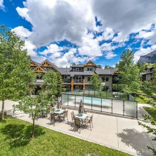Canmore 2BR Condo, Near Banff, hotel v destinaci Dead Man's Flats