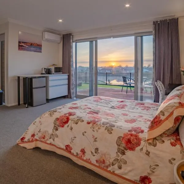 Lake view, private access room & private Bathroom, ξενοδοχείο σε Hamilton