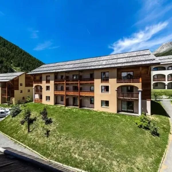 Appartement 3 pieces 6 personnes, 2 chambres, wifi fibre gratuit, piscine l'été et au pied des pistes l'hiver, Hotel in Arvieux