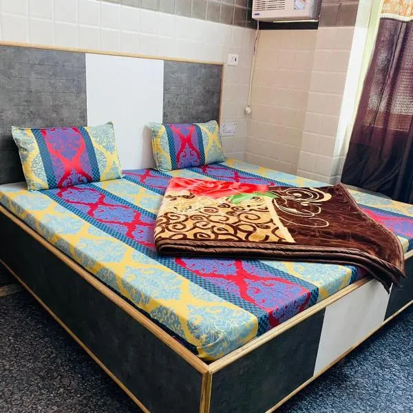 Hotel Ganges Near By Railway And Bus Station, hotel in Haridwār