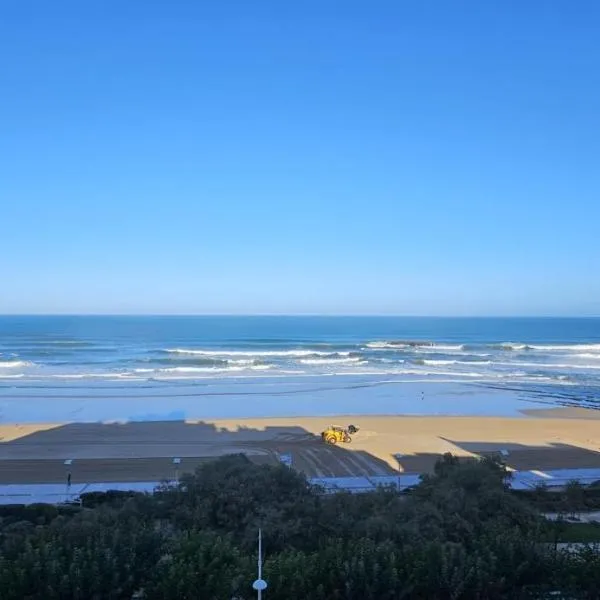 T2 Apartment Eugenie Ocean View Grande Plage and Pool, hotel in Biarritz