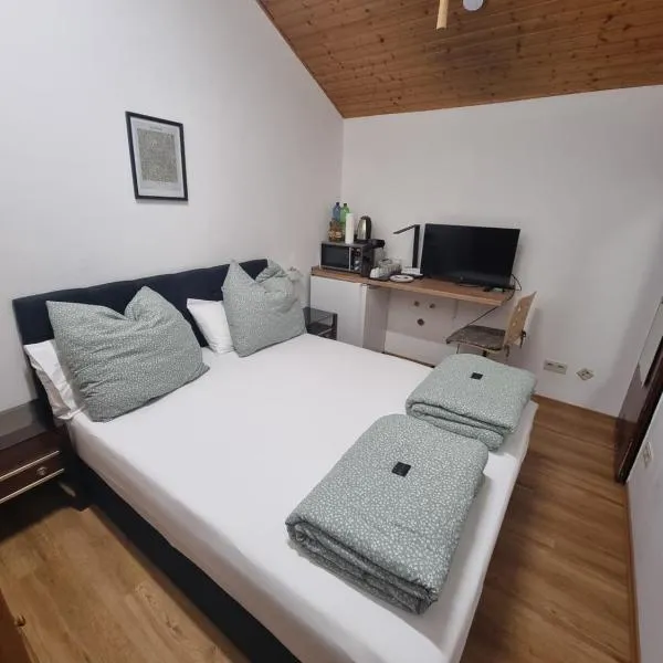 Unterhaching में, होटल Cozy apartment in commercial centre for two