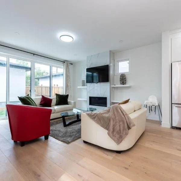 Luxury Home Near DT, New Build, High-End Features, hotel i Calgary