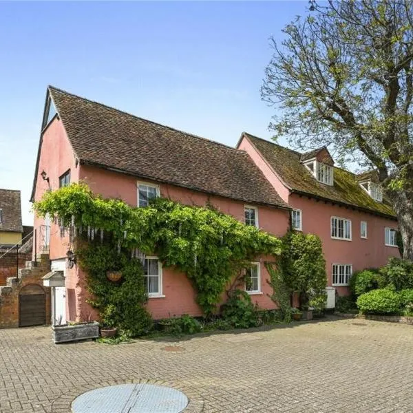 Unique Home in Prime Location in Dedham, hotel en Dedham