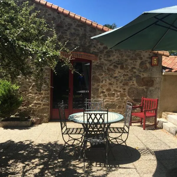 Gîte charmant à la campagne avec terrasse, proche du Puy du Fou et de la rivière Sèvre - FR-1-426-249, hotelli kohteessa Sevremont