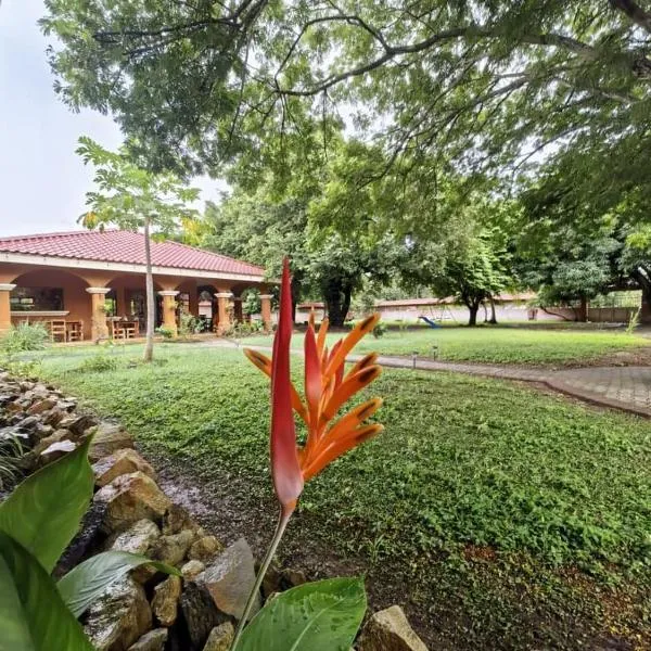 Hotel Hacienda Casa del Viento, hotel en Cuajiniquil
