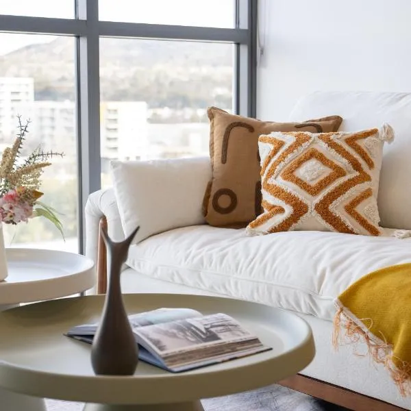 Elegant Woden Stay near Hospital, Mall, Parking, hotel Phillip városában