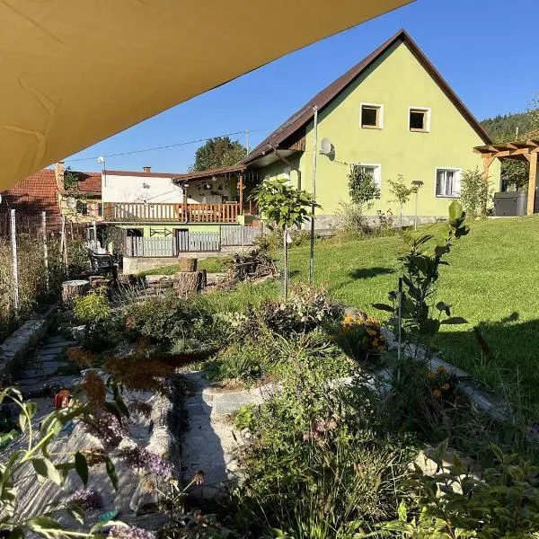 Chalupa U Lesa, hotel i Podmokly