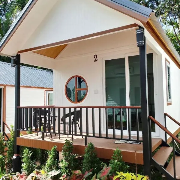 The white resort & restaurant koh yao yai，位于Ban Khlong Hia的酒店