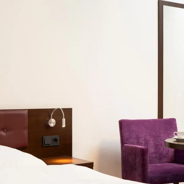 ates Hotel Lampertheim by AURUM、ラムパートハイムのホテル