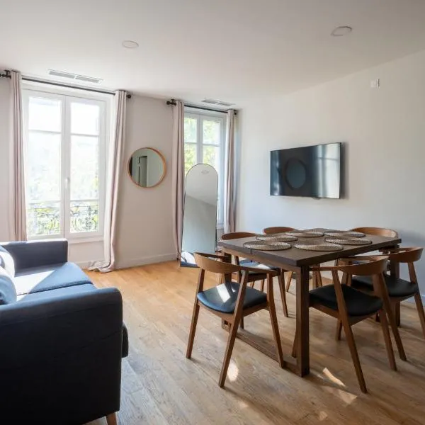 Stylish 2 Bedroom Apartment in Paris โรงแรมในปารีส