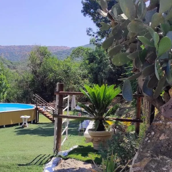 DIMORA IL CAMALEONTE country apartments with pool, hotel i Civitavecchia