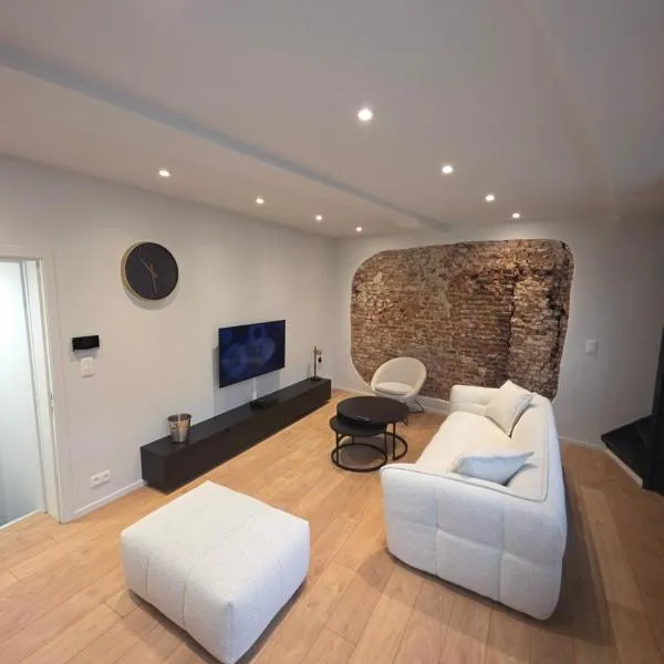 First, ξενοδοχείο σε Tournai