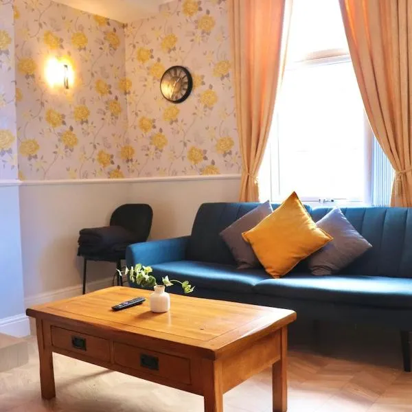 Comfortable 2 Bed Property with garden - Parking, hotel a Hunslet