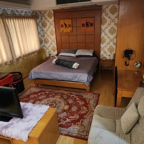 JOLLY GUESTHOUSE & RESTAURANT, hotel in Pattaya