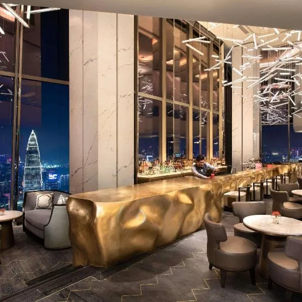 Raffles Shenzhen, Situated in the heart of One Shenzhen Bay, Book Now to Enjoy Free Minibar and Happy Hour Privileges at Long Bar on 71F, отель в Шэньчжэне
