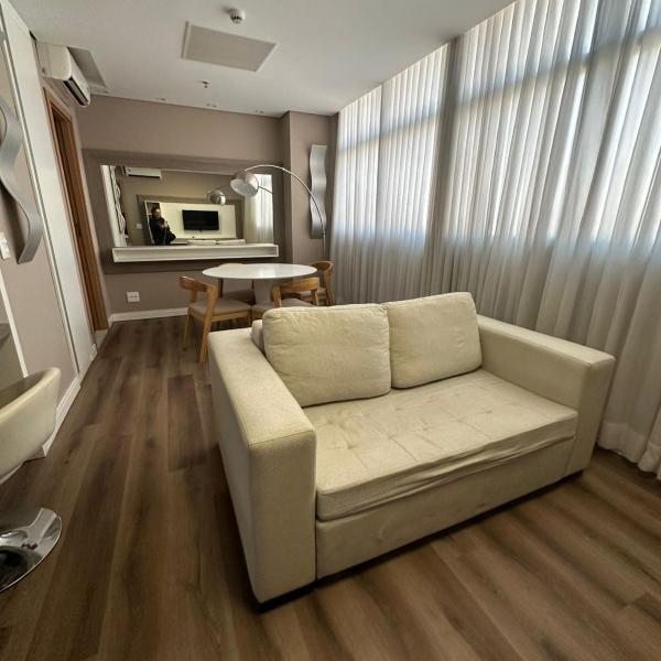 Apartamento completo e bem localizado