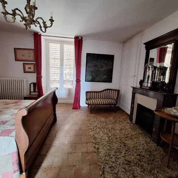Le Chêne Doré, hotel in Tuffé