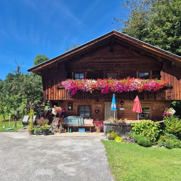Wörglerhof's Hüttenapartments mit Kachelofen、アルプバッハのホテル
