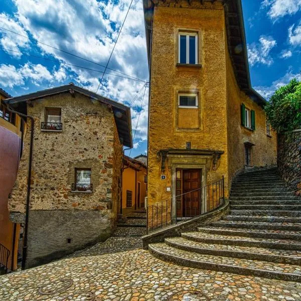 Casa indipendente con vista lago nel cuore di Morcote, hotel em Morcote